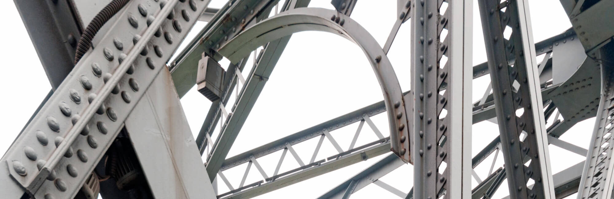 Steel bridge using hot-dip galvanized material for superior protection